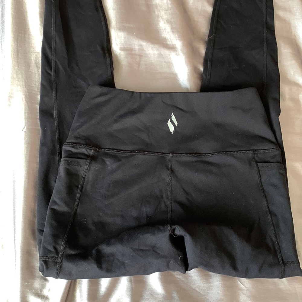 Black leggings with side pockets.